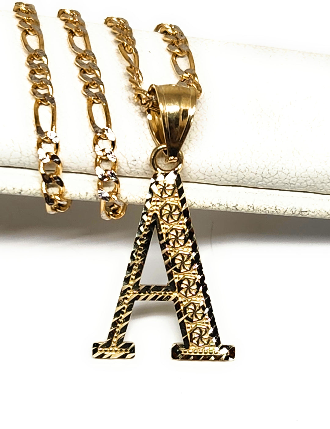 Pendentif Ancien En Or Jaune 18 Carats - Style Lettre Calligraphique Triangle - Occasion