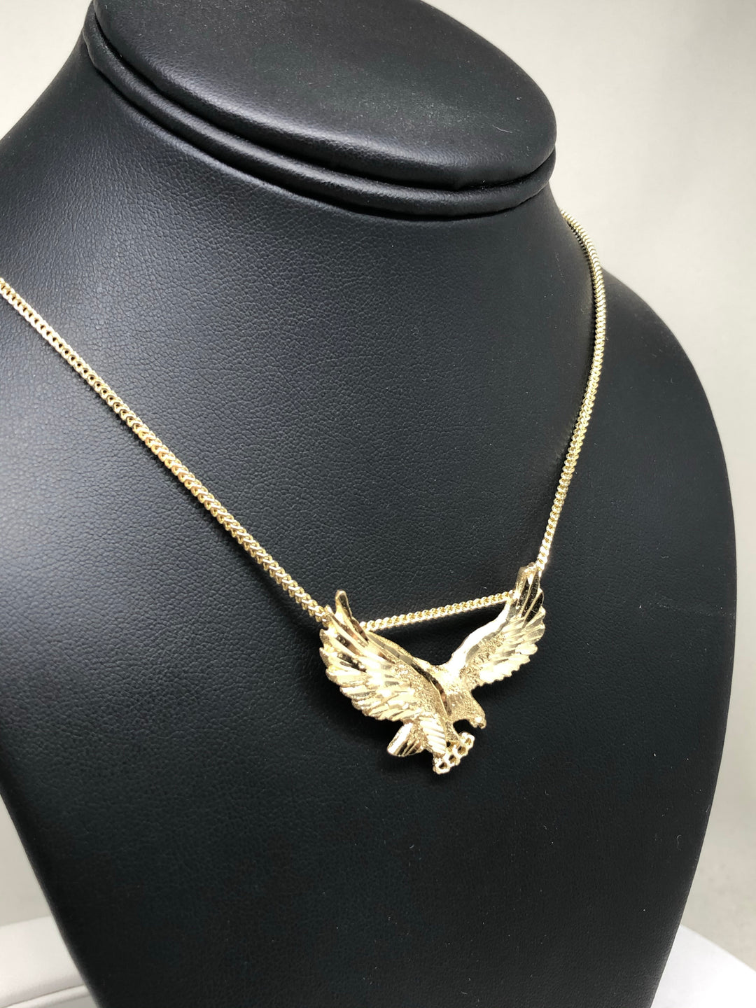 thumbnail image 2 of Solid 10K Yellow Gold Eagle Hawk Flying Landing Bird Of 2 of 9